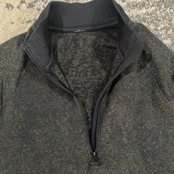 Lululemon Restless 1/4 zip black/army green pull over size 4 - Picture 10 of 11